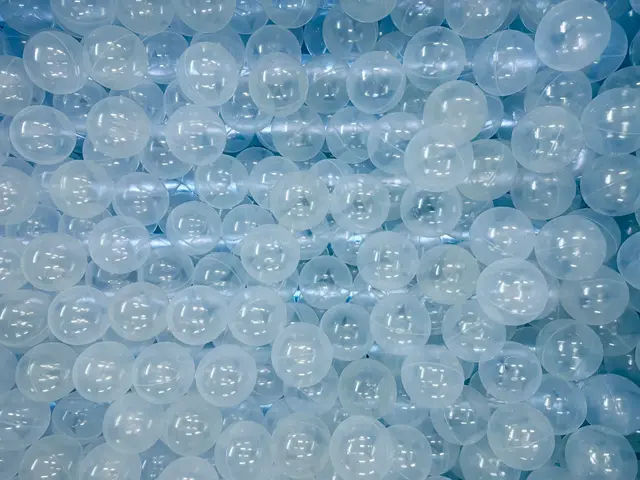 LED illuminated ball pit - square - 1.5 x 1.5 cm, height 45 cm